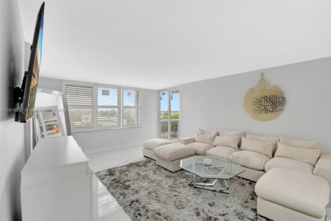 Condominio en venta en Fort Lauderdale, Florida, 2 dormitorios, 106.28 m2 № 1936845 - foto 14