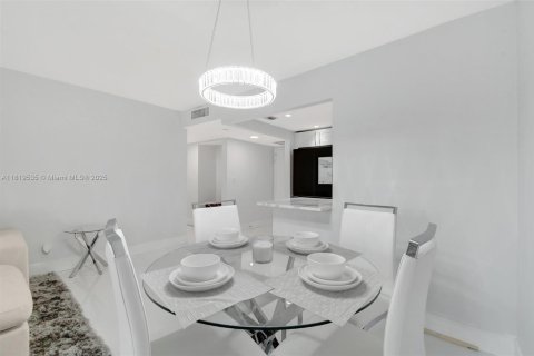 Condominio en venta en Fort Lauderdale, Florida, 2 dormitorios, 106.28 m2 № 1936845 - foto 11