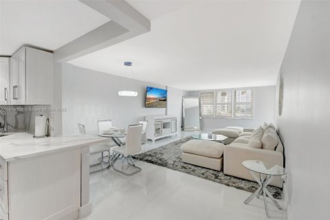 Condominio en venta en Fort Lauderdale, Florida, 2 dormitorios, 106.28 m2 № 1936845 - foto 9