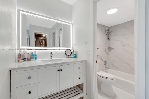 Condominio en venta en Fort Lauderdale, Florida, 2 dormitorios, 106.28 m2 № 1936845 - foto 7