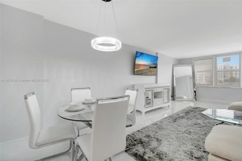 Condominio en venta en Fort Lauderdale, Florida, 2 dormitorios, 106.28 m2 № 1936845 - foto 10