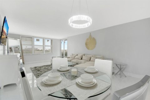 Condominio en venta en Fort Lauderdale, Florida, 2 dormitorios, 106.28 m2 № 1936845 - foto 12