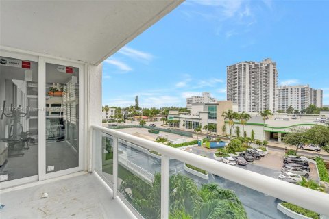 Condominio en venta en Fort Lauderdale, Florida, 2 dormitorios, 106.28 m2 № 1936845 - foto 22