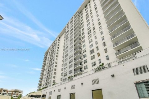 Condominio en venta en Fort Lauderdale, Florida, 2 dormitorios, 106.28 m2 № 1936845 - foto 19