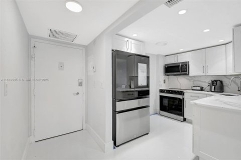 Condominio en venta en Fort Lauderdale, Florida, 2 dormitorios, 106.28 m2 № 1936845 - foto 3