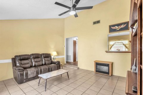 Casa en venta en Brandon, Florida, 3 dormitorios, 102.56 m2 № 1881322 - foto 9