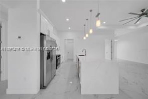 House in Lehigh Acres, Florida 4 bedrooms, 177.63 sq.m. № 1960670 - photo 13