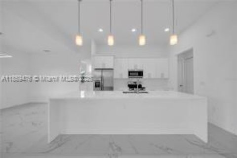 House in Lehigh Acres, Florida 4 bedrooms, 177.63 sq.m. № 1960670 - photo 15