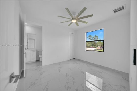 House in Lehigh Acres, Florida 4 bedrooms, 177.63 sq.m. № 1960670 - photo 27