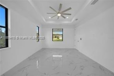 House in Lehigh Acres, Florida 4 bedrooms, 177.63 sq.m. № 1960670 - photo 8