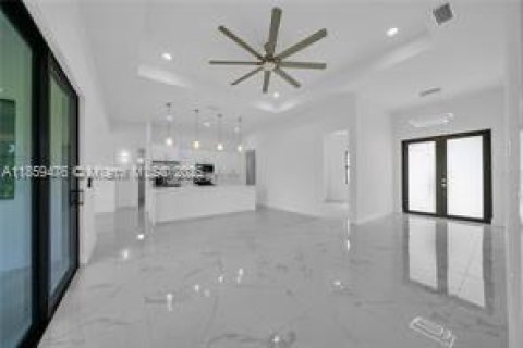 House in Lehigh Acres, Florida 4 bedrooms, 177.63 sq.m. № 1960670 - photo 12