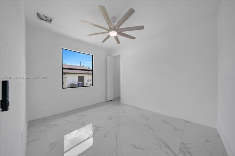 House in Lehigh Acres, Florida 4 bedrooms, 177.63 sq.m. № 1960670 - photo 23