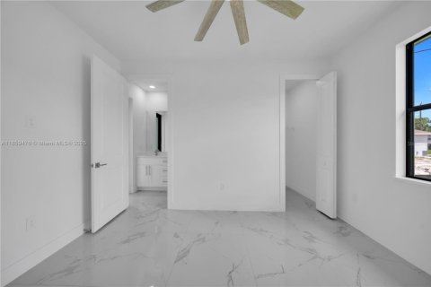 House in Lehigh Acres, Florida 4 bedrooms, 177.63 sq.m. № 1960670 - photo 30