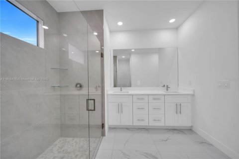 House in Lehigh Acres, Florida 4 bedrooms, 177.63 sq.m. № 1960670 - photo 25