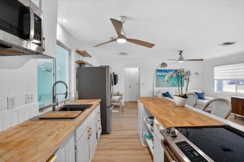 House in Port Charlotte, Florida 2 bedrooms, 103.59 sq.m. № 2221845 - photo 10