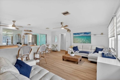 House in Port Charlotte, Florida 2 bedrooms, 103.59 sq.m. № 2221845 - photo 7