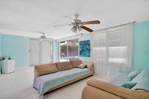 House in Port Charlotte, Florida 2 bedrooms, 103.59 sq.m. № 2221845 - photo 25