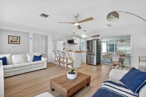 House in Port Charlotte, Florida 2 bedrooms, 103.59 sq.m. № 2221845 - photo 6