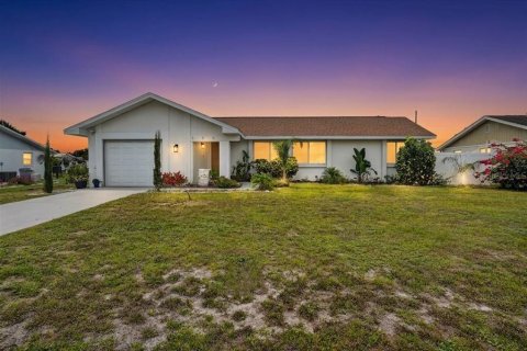 House in Port Charlotte, Florida 2 bedrooms, 103.59 sq.m. № 2221845 - photo 2