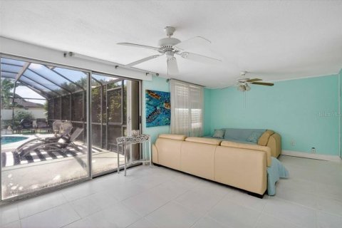 House in Port Charlotte, Florida 2 bedrooms, 103.59 sq.m. № 2221845 - photo 26
