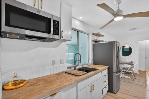 House in Port Charlotte, Florida 2 bedrooms, 103.59 sq.m. № 2221845 - photo 11