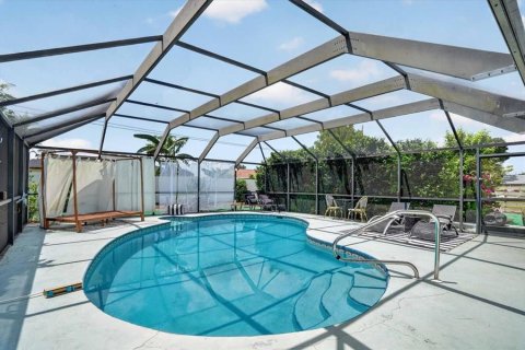 House in Port Charlotte, Florida 2 bedrooms, 103.59 sq.m. № 2221845 - photo 28