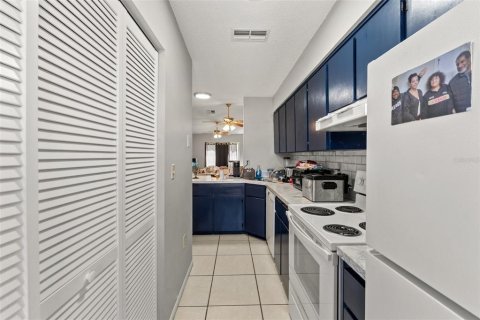 Condo in Spring Hill, Florida, 2 bedrooms  № 1747582 - photo 11