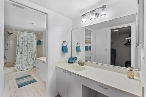 Condo in Daytona Beach Shores, Florida, 2 bedrooms  № 2236218 - photo 26