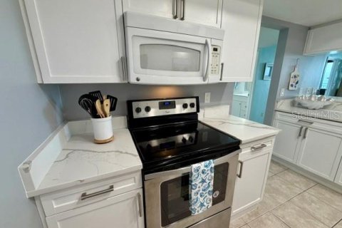 Condo in Daytona Beach Shores, Florida, 2 bedrooms  № 2236218 - photo 21