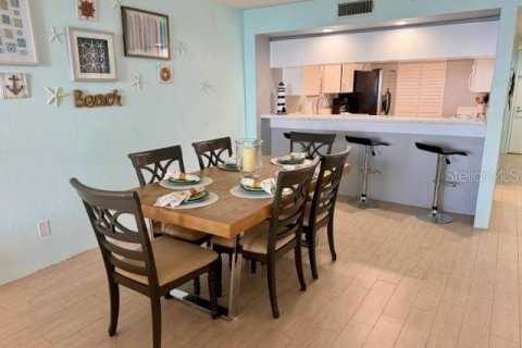 Condo in Daytona Beach Shores, Florida, 2 bedrooms  № 2236218 - photo 17
