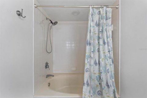 Condo in Daytona Beach Shores, Florida, 2 bedrooms  № 2236218 - photo 28