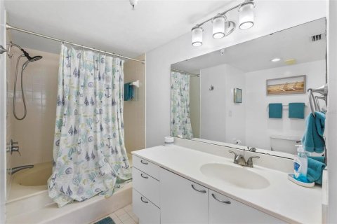 Condo in Daytona Beach Shores, Florida, 2 bedrooms  № 2236218 - photo 27