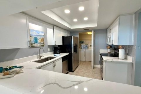 Condo in Daytona Beach Shores, Florida, 2 bedrooms  № 2236218 - photo 19