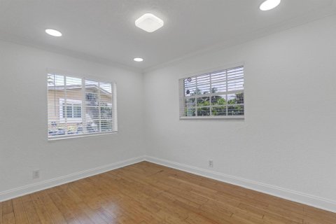 House in Oakland Park, Florida 2 bedrooms, 120.77 sq.m. № 2394633 - photo 18