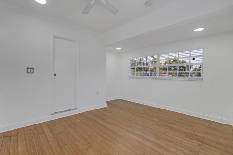 House in Oakland Park, Florida 2 bedrooms, 120.77 sq.m. № 2394633 - photo 14