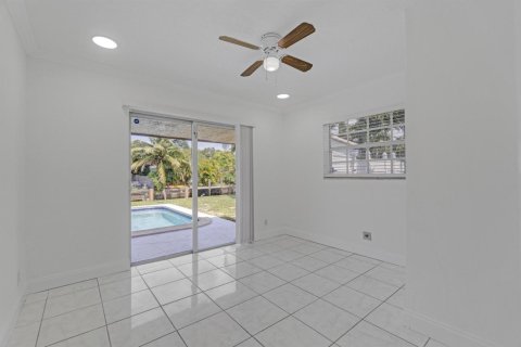 House in Oakland Park, Florida 2 bedrooms, 120.77 sq.m. № 2394633 - photo 8