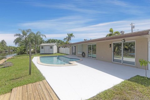 House in Oakland Park, Florida 2 bedrooms, 120.77 sq.m. № 2394633 - photo 27