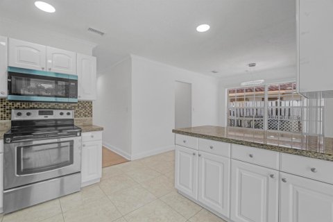 House in Oakland Park, Florida 2 bedrooms, 120.77 sq.m. № 2394633 - photo 6