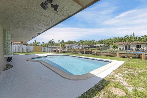 House in Oakland Park, Florida 2 bedrooms, 120.77 sq.m. № 2394633 - photo 28