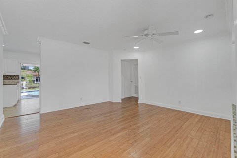House in Oakland Park, Florida 2 bedrooms, 120.77 sq.m. № 2394633 - photo 21