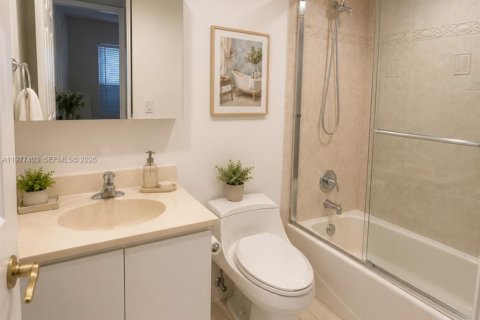 Condo in Lauderdale-by-the-Sea, Florida, 2 bedrooms  № 2169339 - photo 25