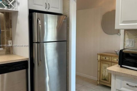 Condo in Lauderdale-by-the-Sea, Florida, 2 bedrooms  № 2169339 - photo 18