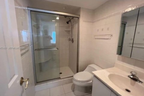 Condo in Lauderdale-by-the-Sea, Florida, 2 bedrooms  № 2169339 - photo 21