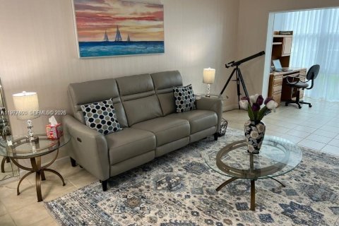 Condo in Lauderdale-by-the-Sea, Florida, 2 bedrooms  № 2169339 - photo 14