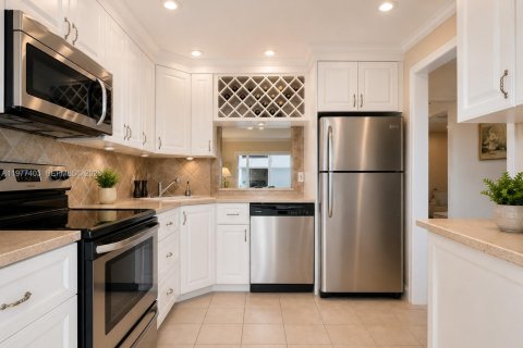 Condo in Lauderdale-by-the-Sea, Florida, 2 bedrooms  № 2169339 - photo 15