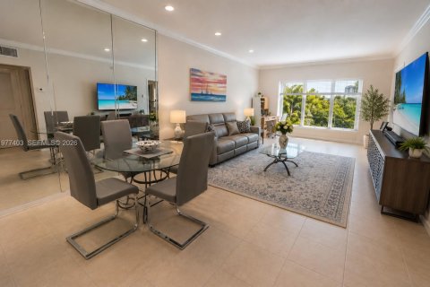 Condo in Lauderdale-by-the-Sea, Florida, 2 bedrooms  № 2169339 - photo 11