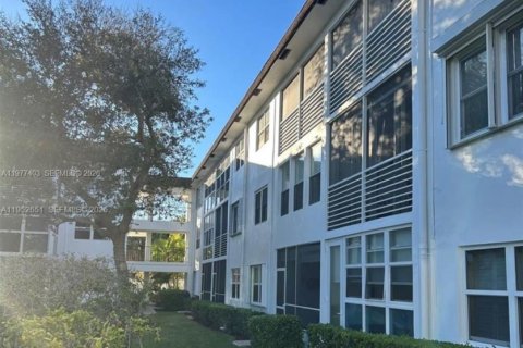 Condo in Lauderdale-by-the-Sea, Florida, 2 bedrooms  № 2169339 - photo 22