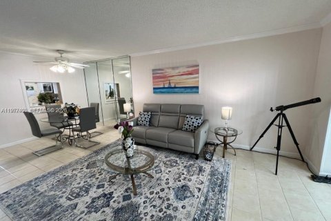 Condo in Lauderdale-by-the-Sea, Florida, 2 bedrooms  № 2169339 - photo 13