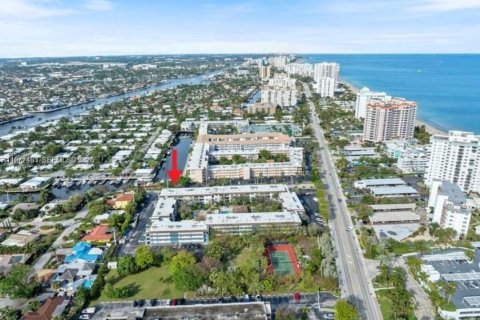 Condo in Lauderdale-by-the-Sea, Florida, 2 bedrooms  № 2169339 - photo 4