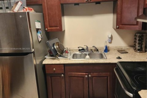 Casa en venta en Miramar, Florida, 4 dormitorios № 1956590 - foto 17